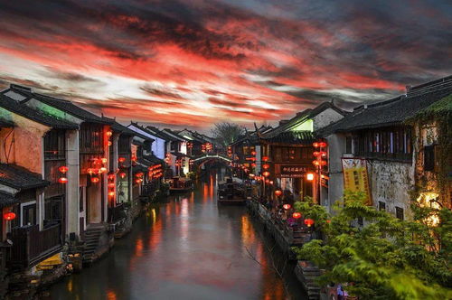 华东五市 惠山古镇 赏金菊 沙家浜 船游观芦花 品金秋大闸蟹宴 三大夜景 两晚洲际智选假日双飞六日游